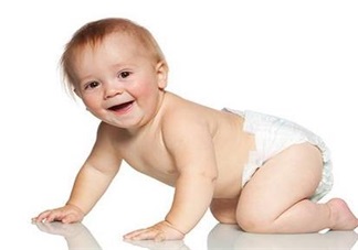 怎么给宝宝穿纸尿裤    纸尿裤穿法流程