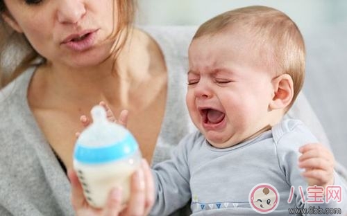 宝宝喝奶用奶嘴的喝奶好 还是用吸管的喝奶好