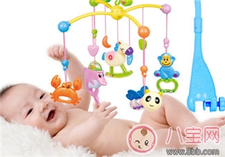 婴儿床铃益处多 用心的手工婴儿床铃