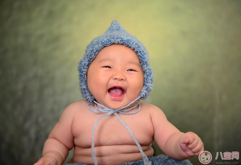 宝宝不会笑正常吗 三个月不会笑要不要检查