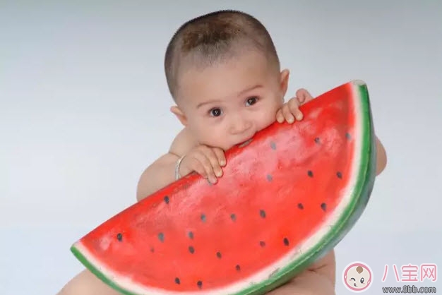 宝宝什么时候可以吃西瓜 夏天宝宝吃西瓜注意事项