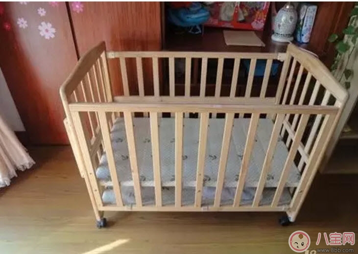 什么样的婴儿床好 如何选择婴儿床