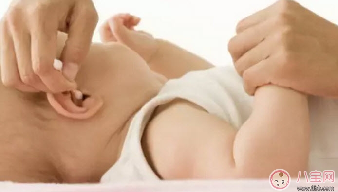 婴儿宝宝耳朵护理 宝宝耳屎怎么处理(清理耳朵的八个步骤)
