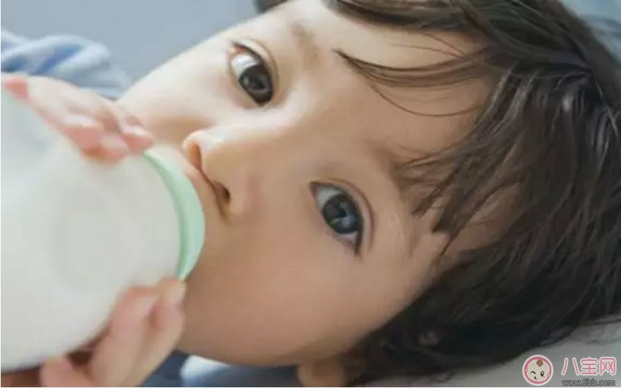 新生儿一直不吃奶的原因 宝宝不吃奶怎么办