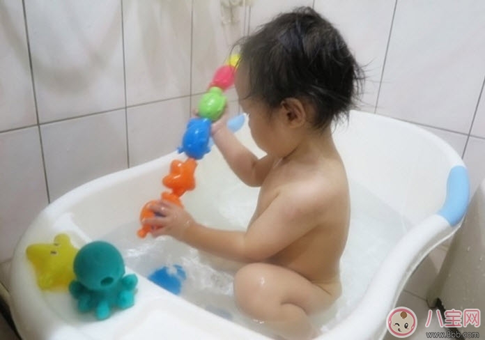 帮宝宝洗澡的工具 给小宝宝洗澡玩具什么好