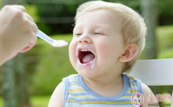 夏季宝宝便秘消化不良 羊奶粉助消化又营养