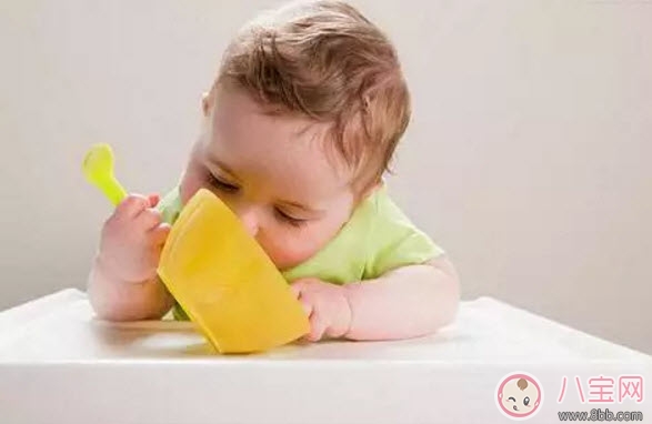 宝宝缺钙的表现 宝宝缺钙的症状(宝宝严重缺钙怎么办)