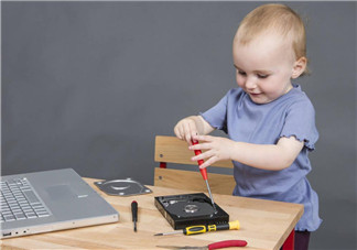暑假宝宝沉迷电子产品怎么办 如何管教孩子