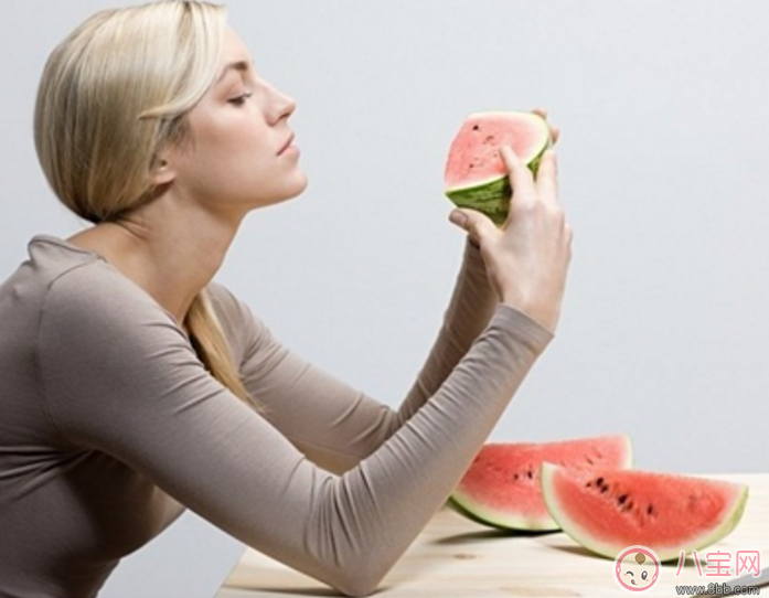 孕妇怎么吃西瓜比较好 怀孕妈妈吃西瓜的正确姿势