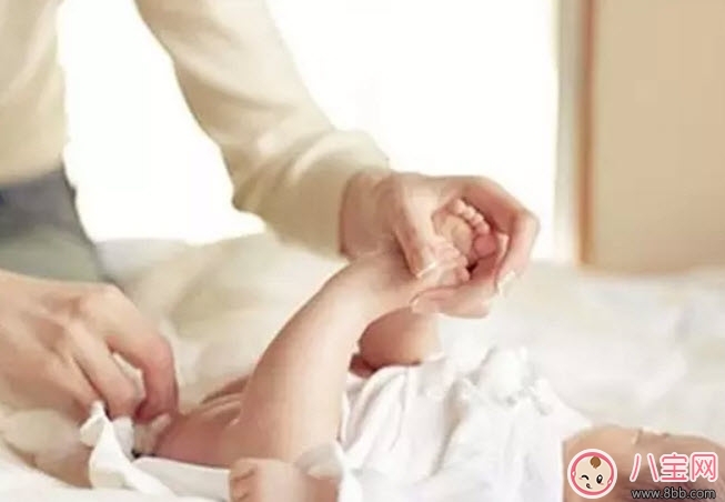 新生儿女宝宝私处护理图解 女婴儿私处护理方法