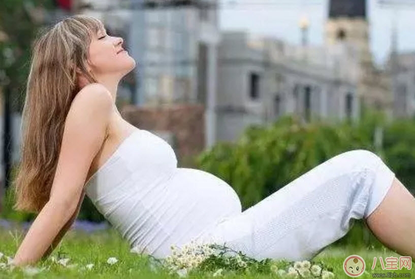 孕晚期孕妇胸闷气短怎么缓解 孕妇胸闷气短胎儿会缺氧吗