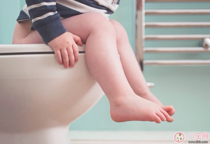 范玮琪宝宝训练如厕穿纸尿裤 宝宝两岁左右穿纸尿裤正常吗