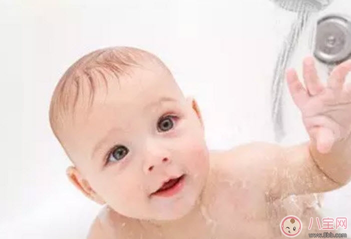秋季新生儿宝宝需要每天洗澡吗 宝宝每天洗澡的坏处有哪些
