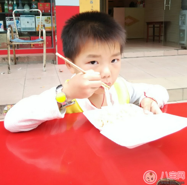 杭州部分小学推迟到孩子校时间 好的睡眠和吃早餐对孩子太重要