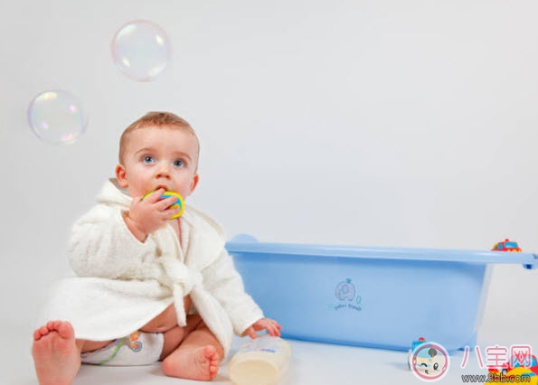 宝宝洗澡后多久可以吃奶 宝宝喝奶最佳间隔时间是多久