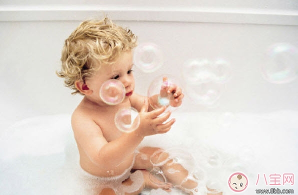 宝宝洗澡后多久可以吃奶 宝宝喝奶最佳间隔时间是多久