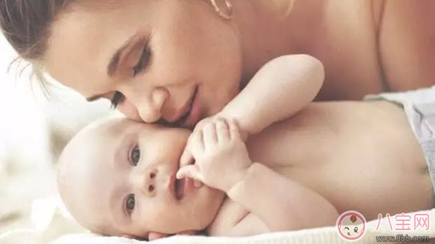 宝宝母乳过敏的症状有哪些 宝宝母乳过敏能打疫苗吗