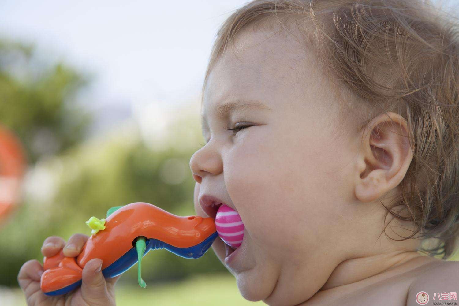 小心孩子吞入的10大“窒息异物” 如何应对宝宝吞入异物