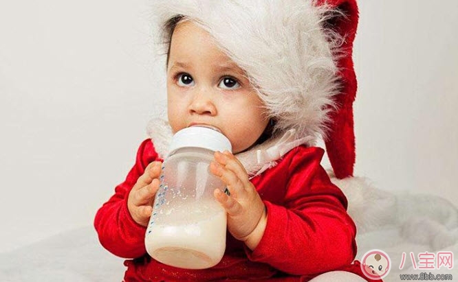 选择奶瓶和中耳炎有什么关系 宝宝胀气呛奶中耳炎因为家长选错了奶瓶