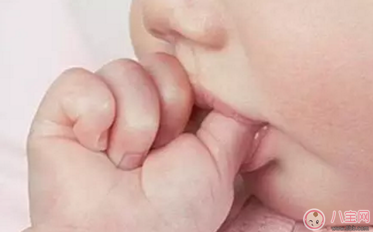 新生儿宝宝过度喂养怎么纠正 宝宝过度喂养的表现有哪些