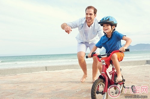 孩子越早骑车越好吗 孩子学习自行车最佳年龄