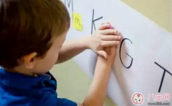 孩子认不清英文字母怎么办 用什么方法能让孩子快速认清字母