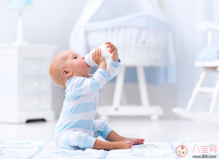 宝宝要喝水的信号有哪些 宝宝什么动作表示要喝水了