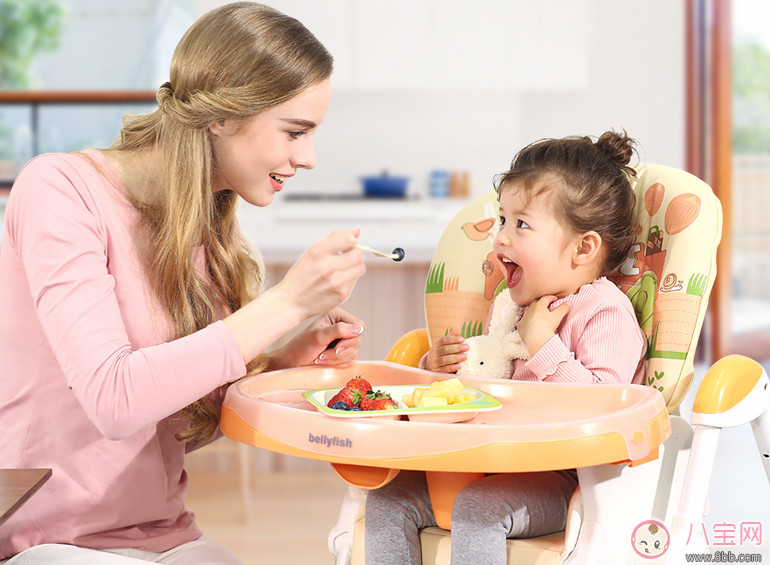 培养宝宝就餐好习惯的用品 哪些餐桌用品更适合宝宝