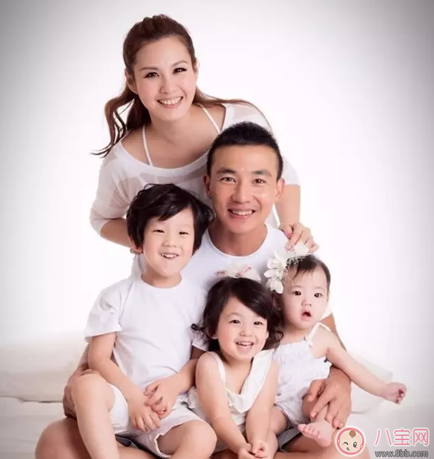 刘畊宏有几个孩子 刘畊宏小泡芙兄妹全家福照片