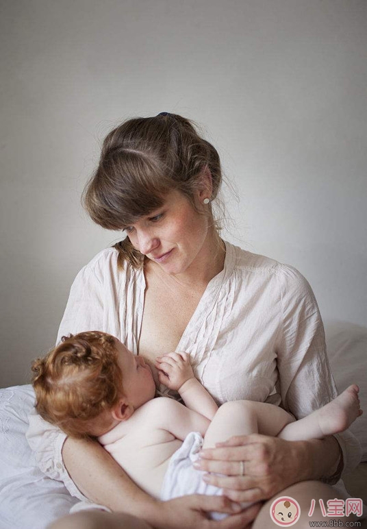 婴儿爱咬乳头的原因 幼儿爱咬乳头如何纠正