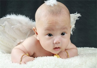 不同时期应该给宝宝怎么选择奶粉好 宝宝吃奶粉问题解答