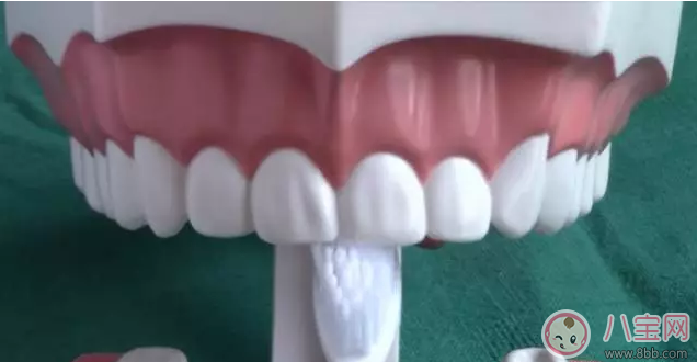 把牙齿刷白的方法是什么 怎么让自己的牙齿变白