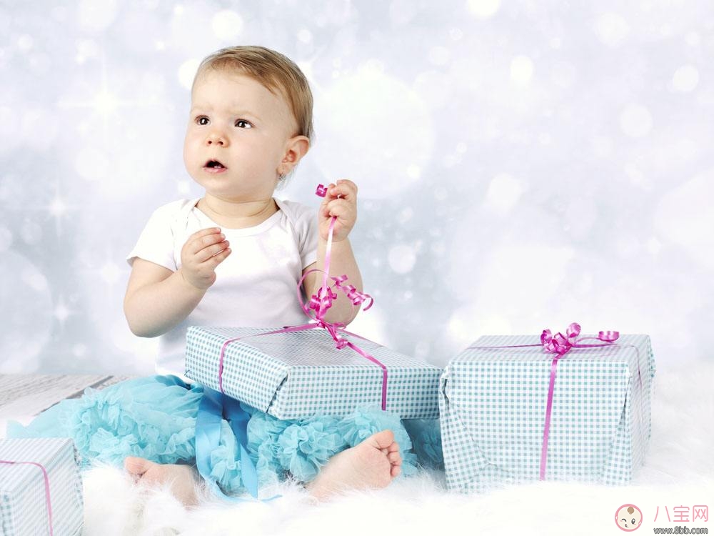 适合送给新生儿的礼物有哪些 新生儿需要的用品是什么