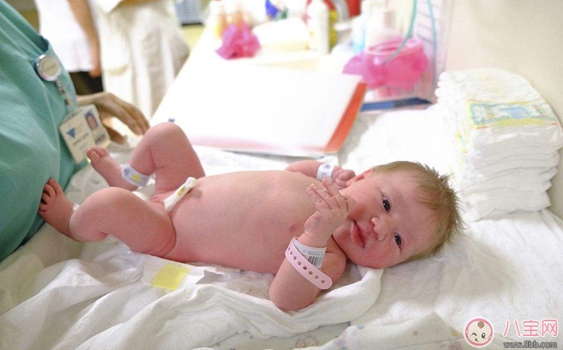 如何给新生儿做体检 婴儿检查细节有哪些
