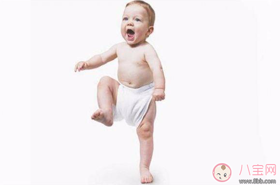 宝宝脊柱侧弯症状表现 哪些行为会影响造成宝宝脊柱侧弯