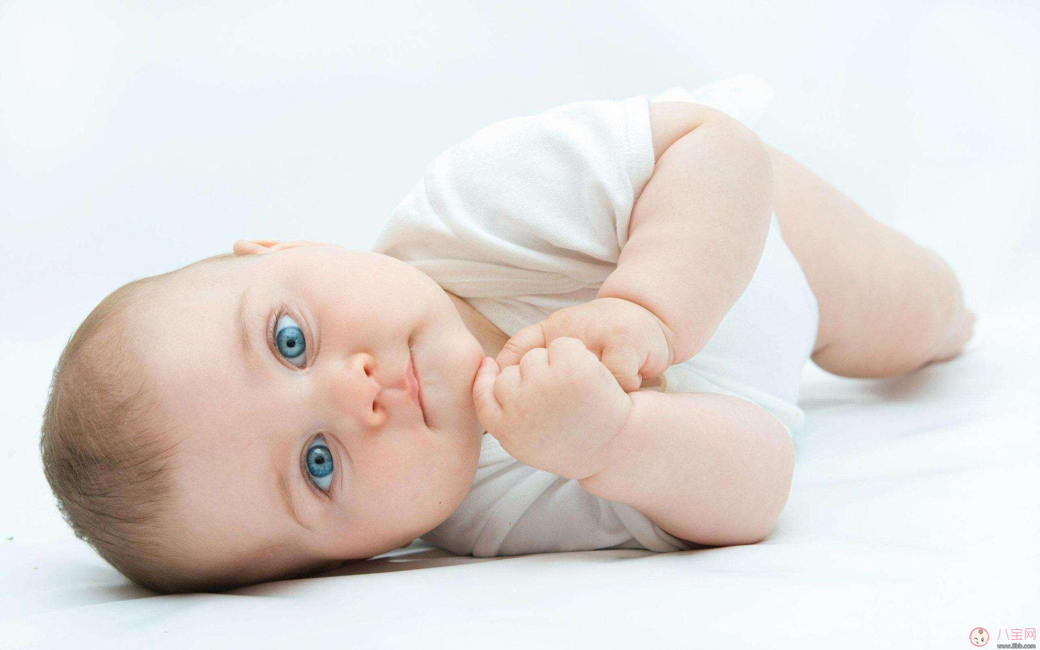 翻、爬、坐、站、走······0-1岁宝宝大运动发展关键期一篇全解__小豆苗疫苗助手