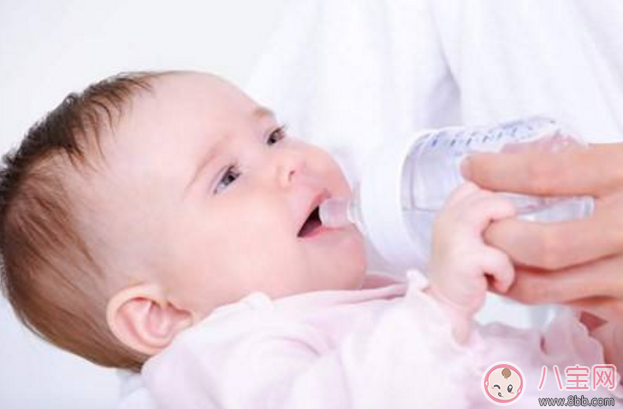 宝宝哭闹之后喝水适合吗 哪些时间不适合给宝宝喝水