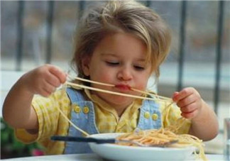 宝宝挑食阶段怎么度过 宝宝的饮食习惯多变正常吗