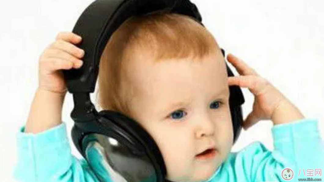 经常给孩子掏耳朵好不好 给孩子使用耳机会影响听力吗