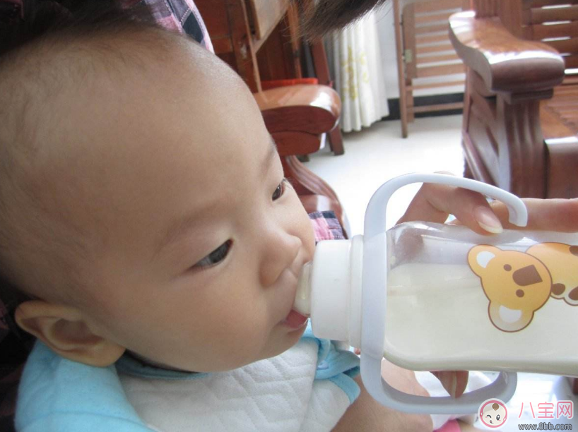 一岁宝宝突然不肯喝奶是怎么回事 孩子厌奶怎么办