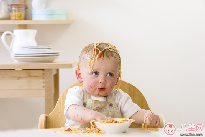 宝宝吃饭的五个误区 宝宝吃饭的坏习惯有哪些