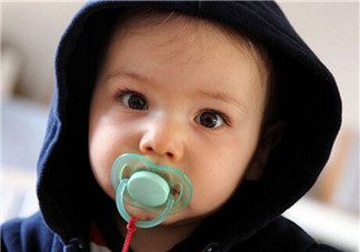 新生儿安抚奶嘴用到什么时候 婴儿安抚奶嘴的利弊有哪些