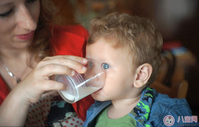 宝宝喝牛奶腹泻怎办 可以喝防腹泻奶粉吗