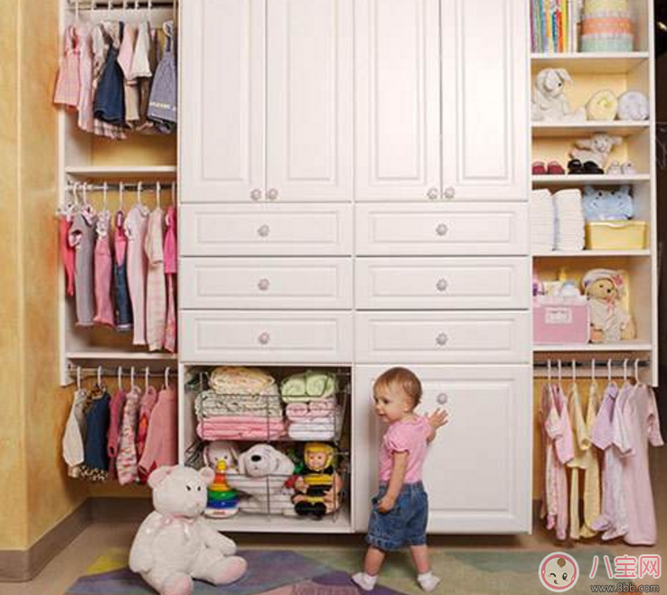 孩子喜欢钻到家具柜子里怎么办 宝宝喜欢在衣柜里玩是什么原因