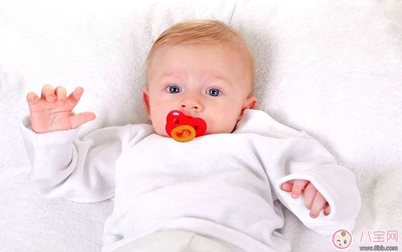 枕头和被子会影响婴幼儿的睡眠吗 哪些是适合婴儿健康的睡姿
