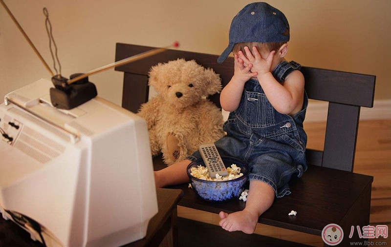 观看电视对幼儿的影响 如何避免孩子观看不良广告
