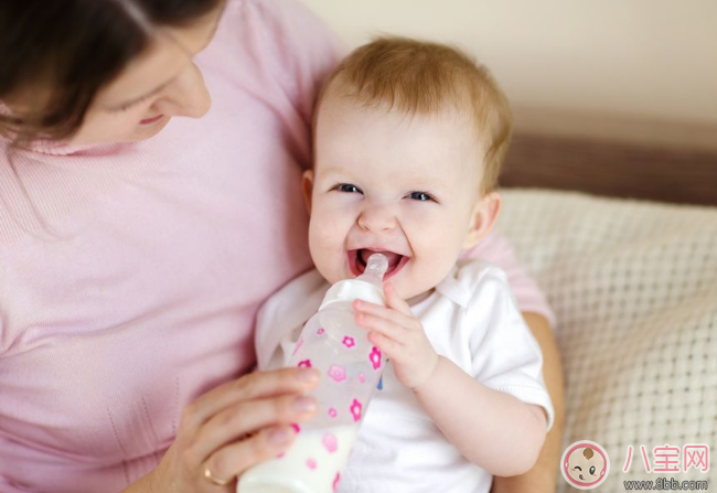 宝宝吃奶粉奶粉还是喂母乳顶饿 给宝宝喂奶粉宝宝容易饿是什么原因