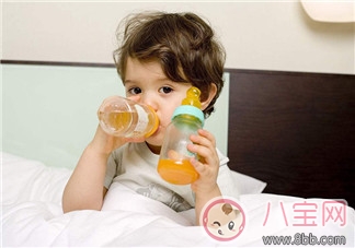 哪些零食宝宝不能吃 鲜榨果汁和饮料为什么宝宝不能多喝