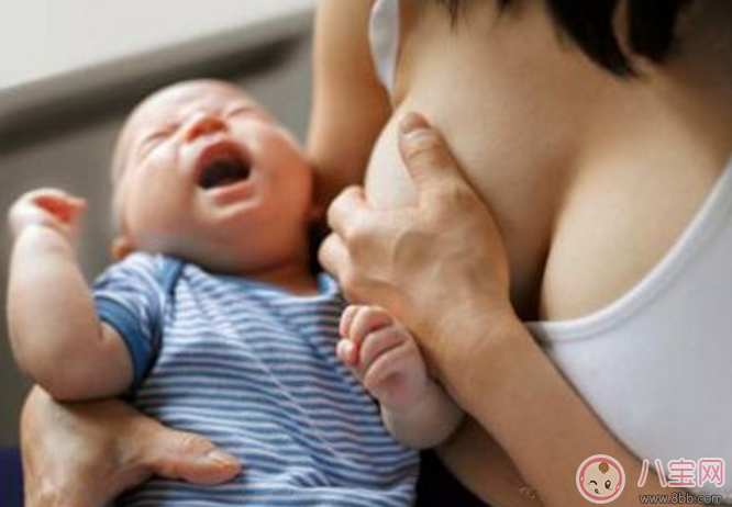 怎么判断宝宝喝奶的量够不够 新生儿每天要喝多少母乳才能吃饱呢
