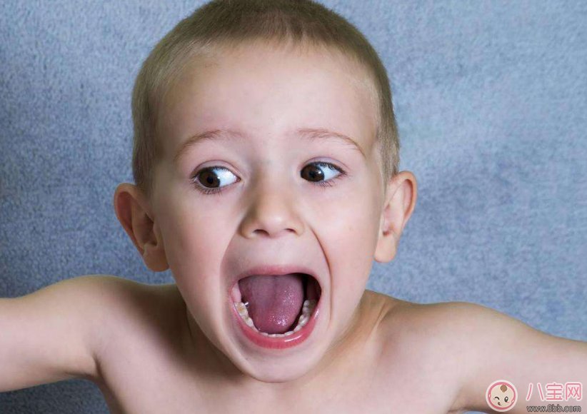 孩子吃饭总是咬到舌头怎么办 吃饭咬到舌头有哪些危害